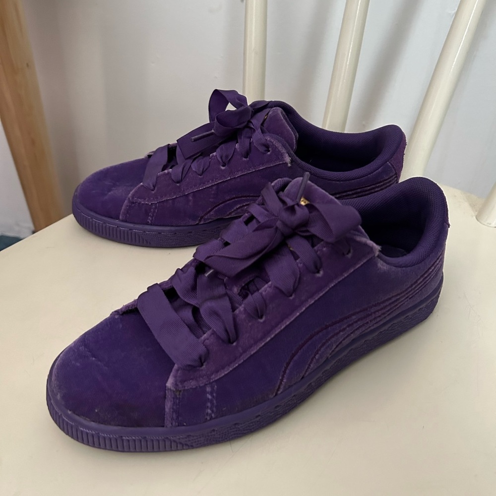 Purple suede pumas